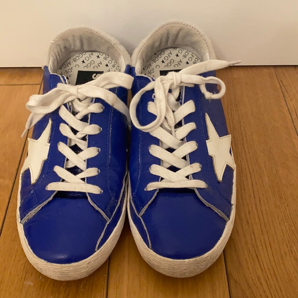 superstar low top golden goose in bright blue with faux fur heel
